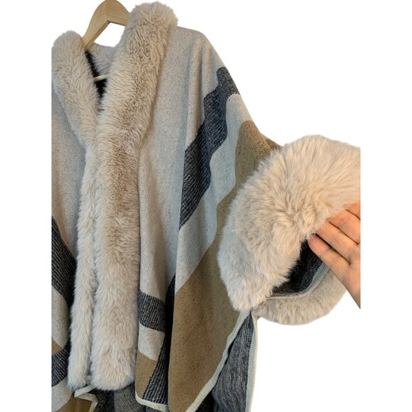 Womens Cliche Plaid Faux Fur Trim Blanket Poncho Tweed S/M RR10731 EUC - Picture 9 of 12